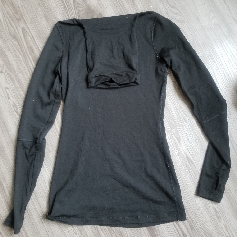 COPY DO NOT BUY - Lululemon black longsleeve shirt